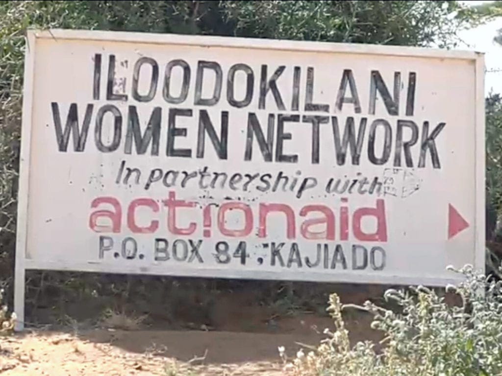 Un letrero en las instalaciones de la Red de Mujeres Iloodokilani en Kenia.