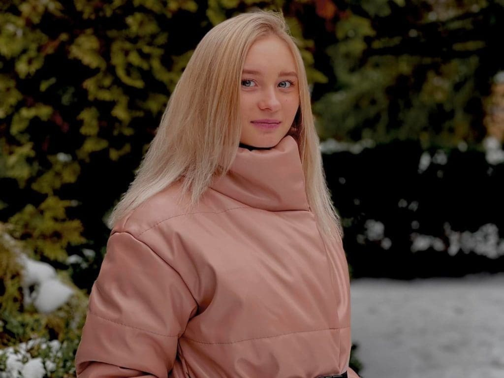 A life-saving combat medic on the frontline of war by 19 years old, Yuliia is is now preparing to study psychology at university and hopes to work with fellow veterans