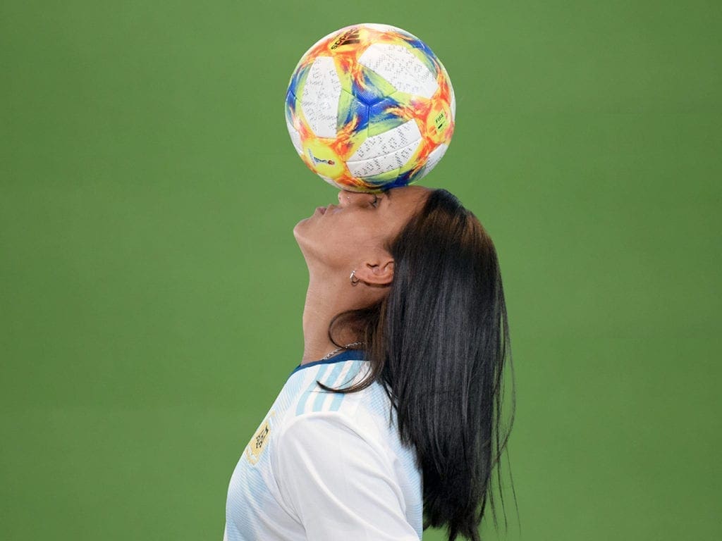 Dalila Ippolito balances a ball on her head